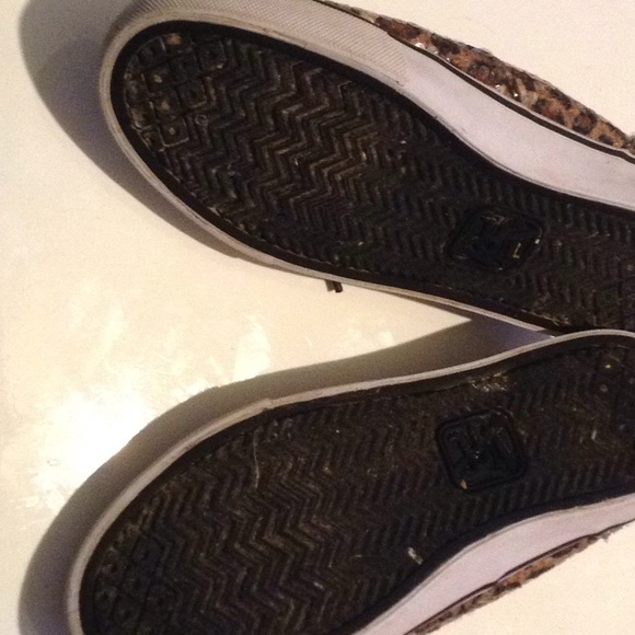 Shoes - Picture 2 of 5